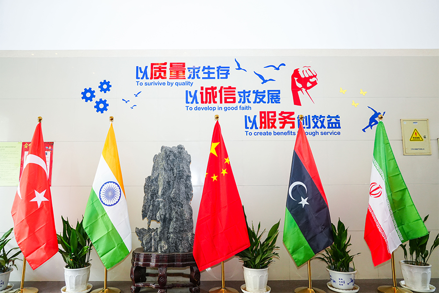 কারখানার সামনের ডেস্ক